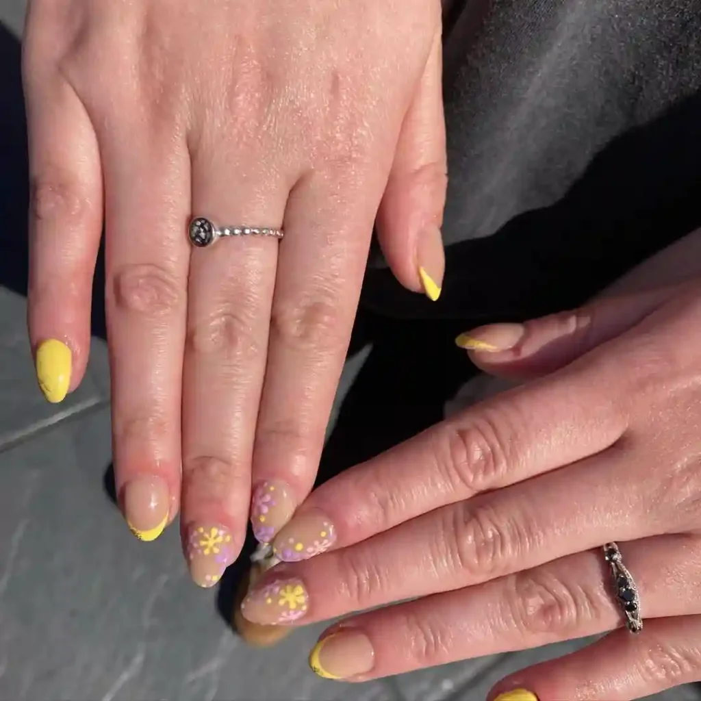 Lemon-Inspired Yellow Summer Nails